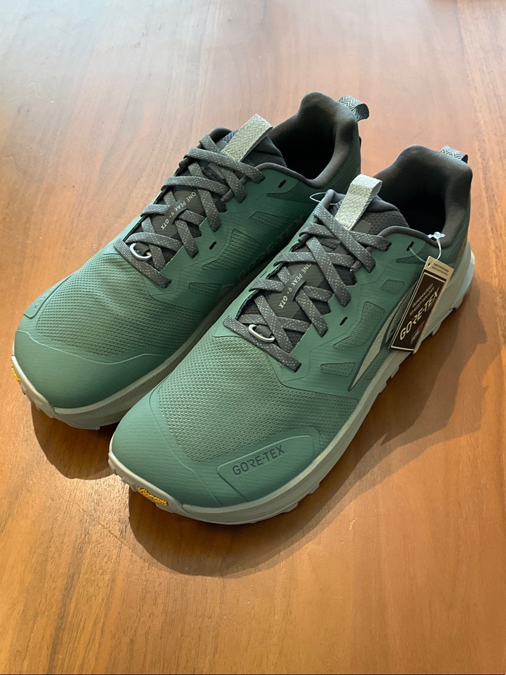 Lone Peak 9+ Altra Men's Green GORE-TEX Trail Running Shoes sample